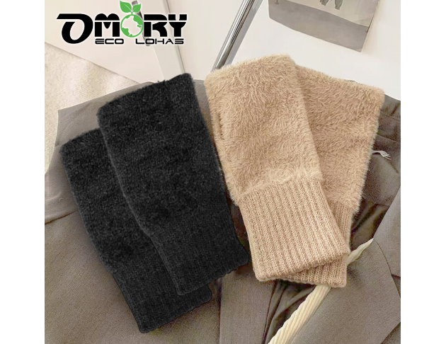 【OMORY】暖心毛絨保暖半指手套