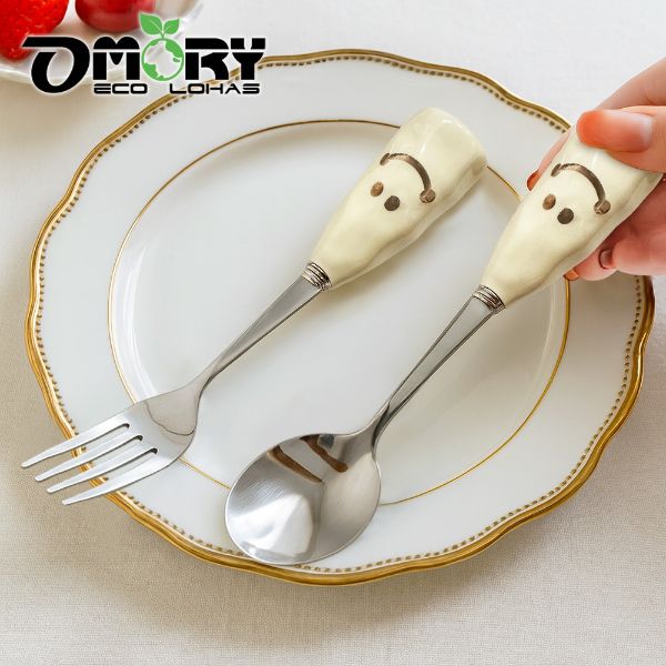 【OMORY】304可站立陶瓷厚柄微笑餐具